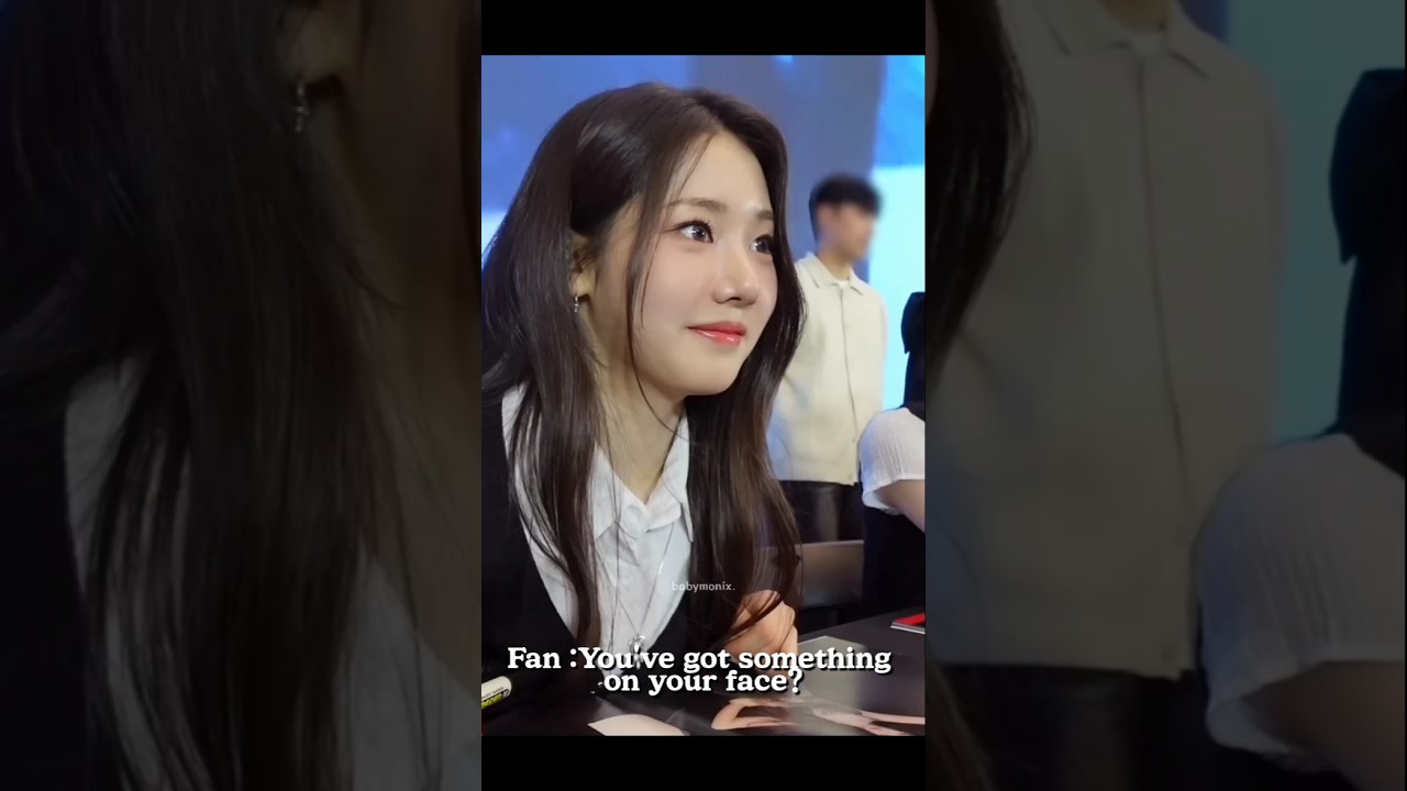A Fan flirting with Rora at the fansign event#babymonster #rora #fyp #shorts