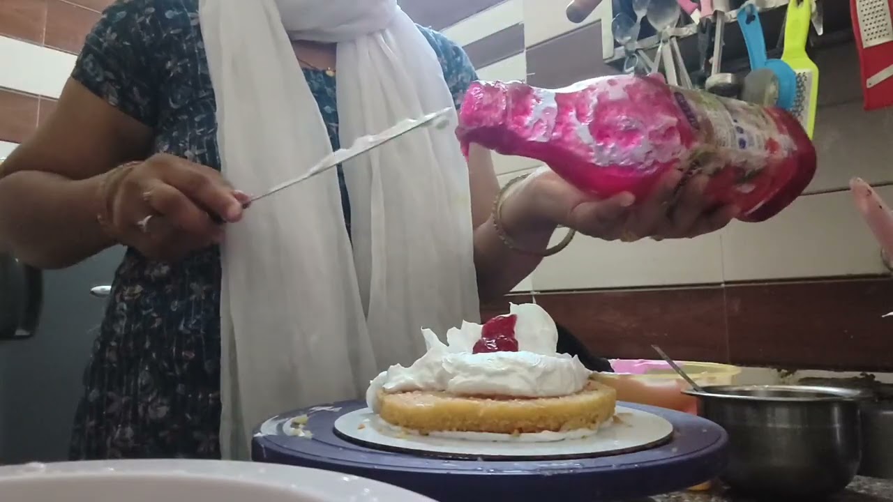 Strawberry 🍓 cake 2kg degin vedio please like and subscribe my channel 👍👍💥💥