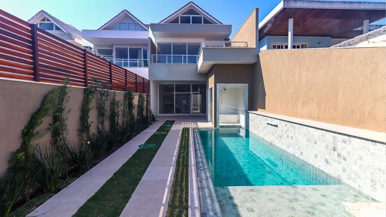 Casa moderna na Barra da Tijuca Condomínio Interlagos de Itaúna à venda.