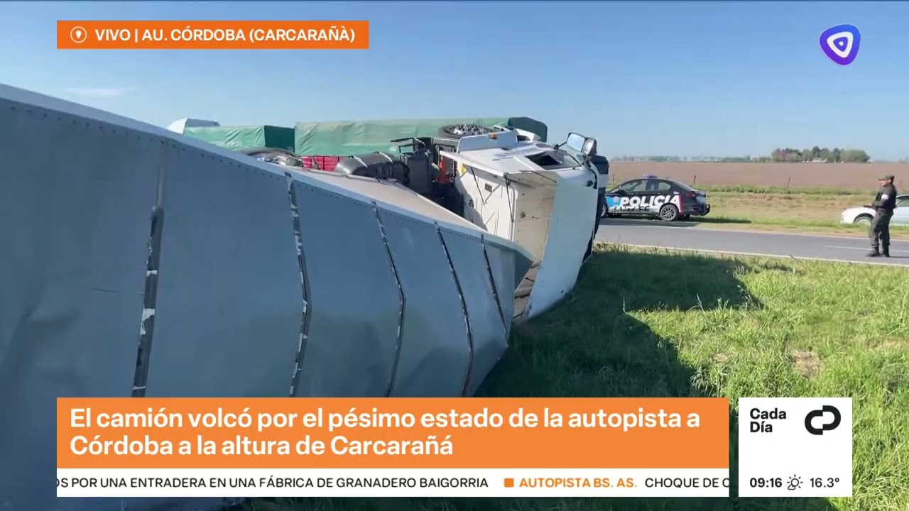 Choque y vuelco de un camión en la autopista a Córdoba