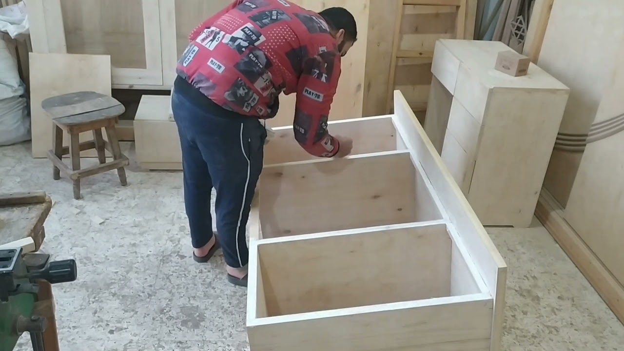 طريقة تصنيع مكتب بطريقة مختلفه