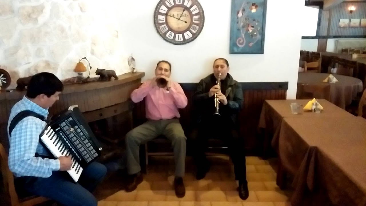 ΤΡΥΦΩΝ ΠΑΖΑΡΕΝΤΖΗΣ ΣΤΗΝ ΤΑΒΕΡΝΑ ΜΠΡΟΥΒΑΛΗ