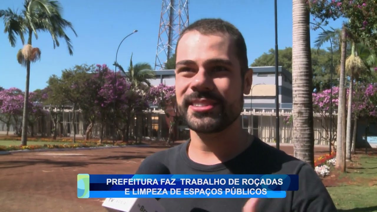 PREFEITURA LIMPA O MATO DE ESPAÇOS PUBLICOS E FISCALIZA LOTES SUJOS EM CAMPO MOURÃO