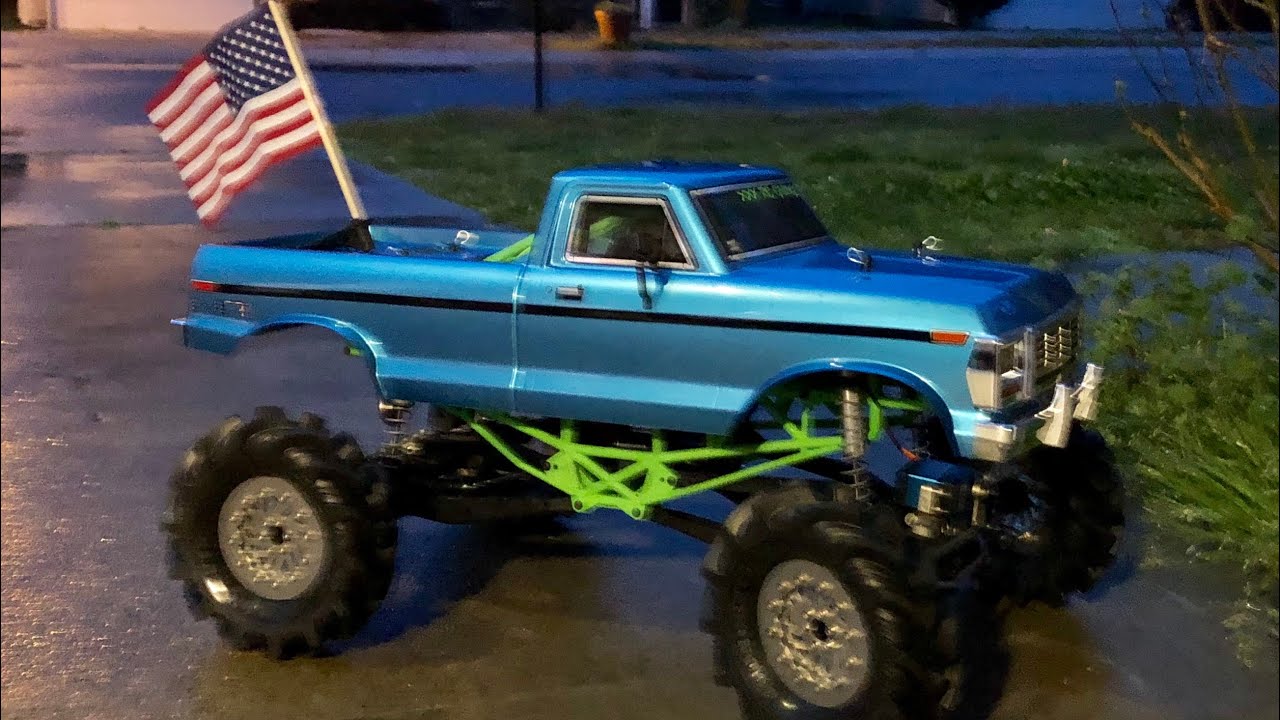 PART 2 AXIAL CUSTOM SMT10 MONSTER MUD TRUCK BUILD JCONCEPT FLING KING 2.6-RC CUSTOM CRUSHLOCKS