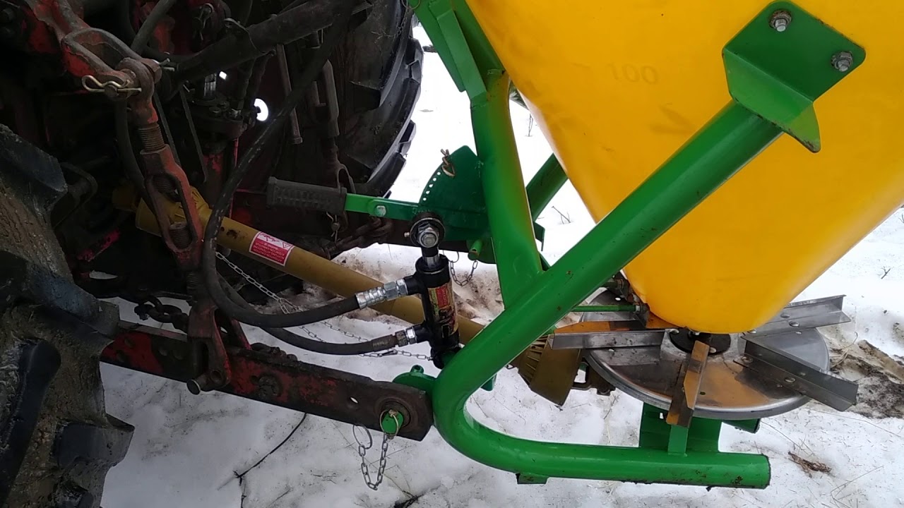 Переделка (РУМА) розбрасывателя удобрений под гидравлическую заслонку.