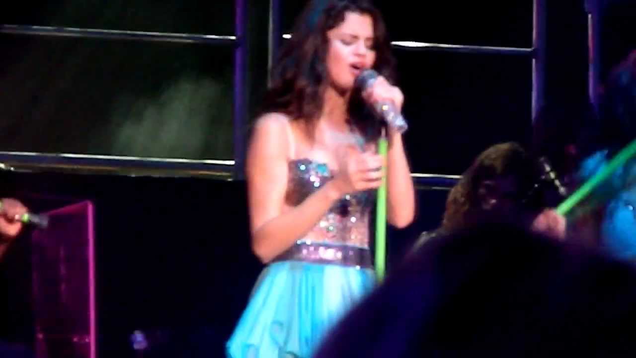 Selena Gomez - Britney Spears Tribute