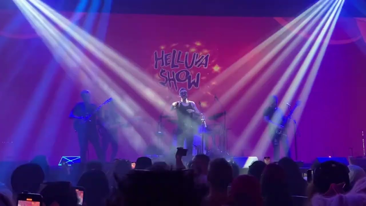 Sam Haft performing Loser Baby live in Las Vegas