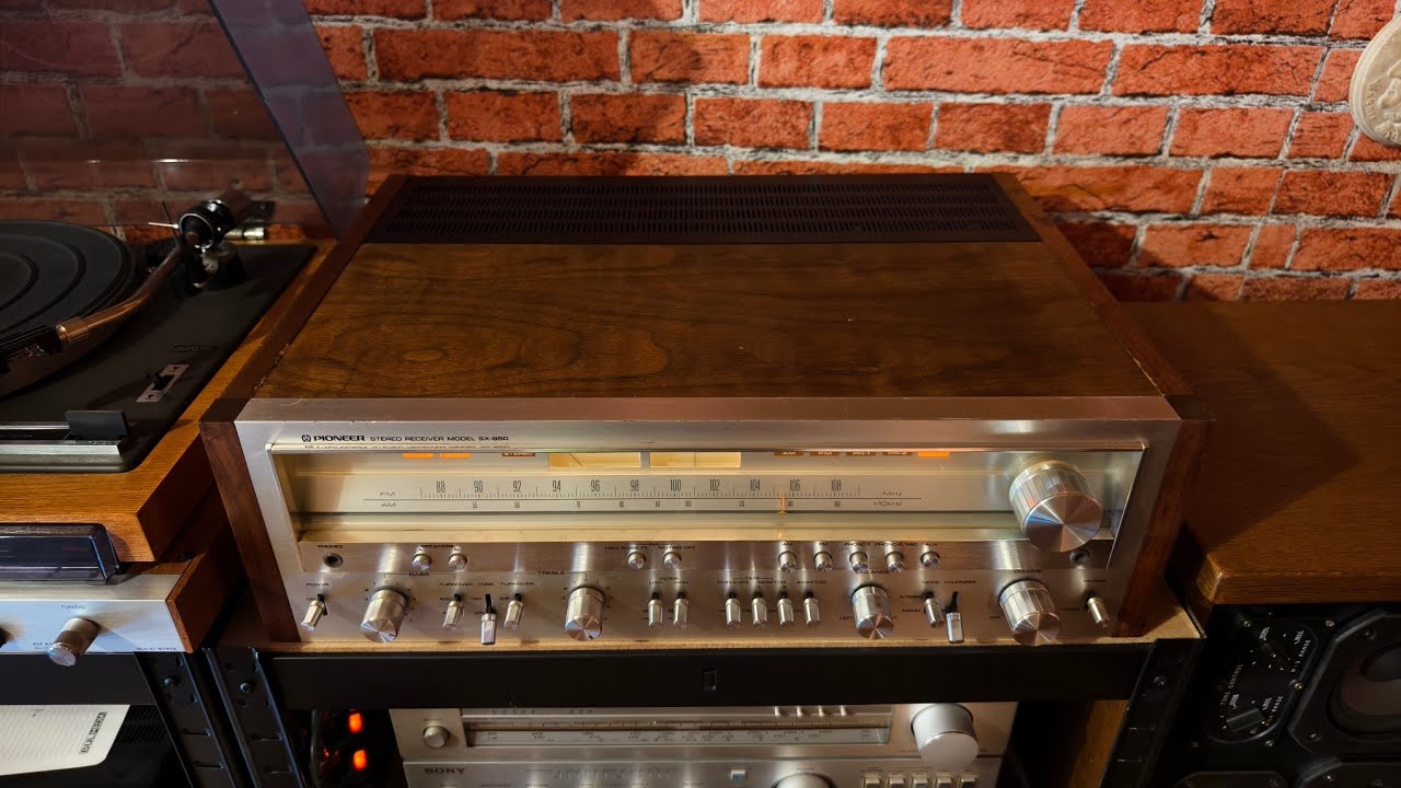 Pioneer SX-850 + Pioneer HPM-100 (1976) - Player - Baby Come Back (1977)