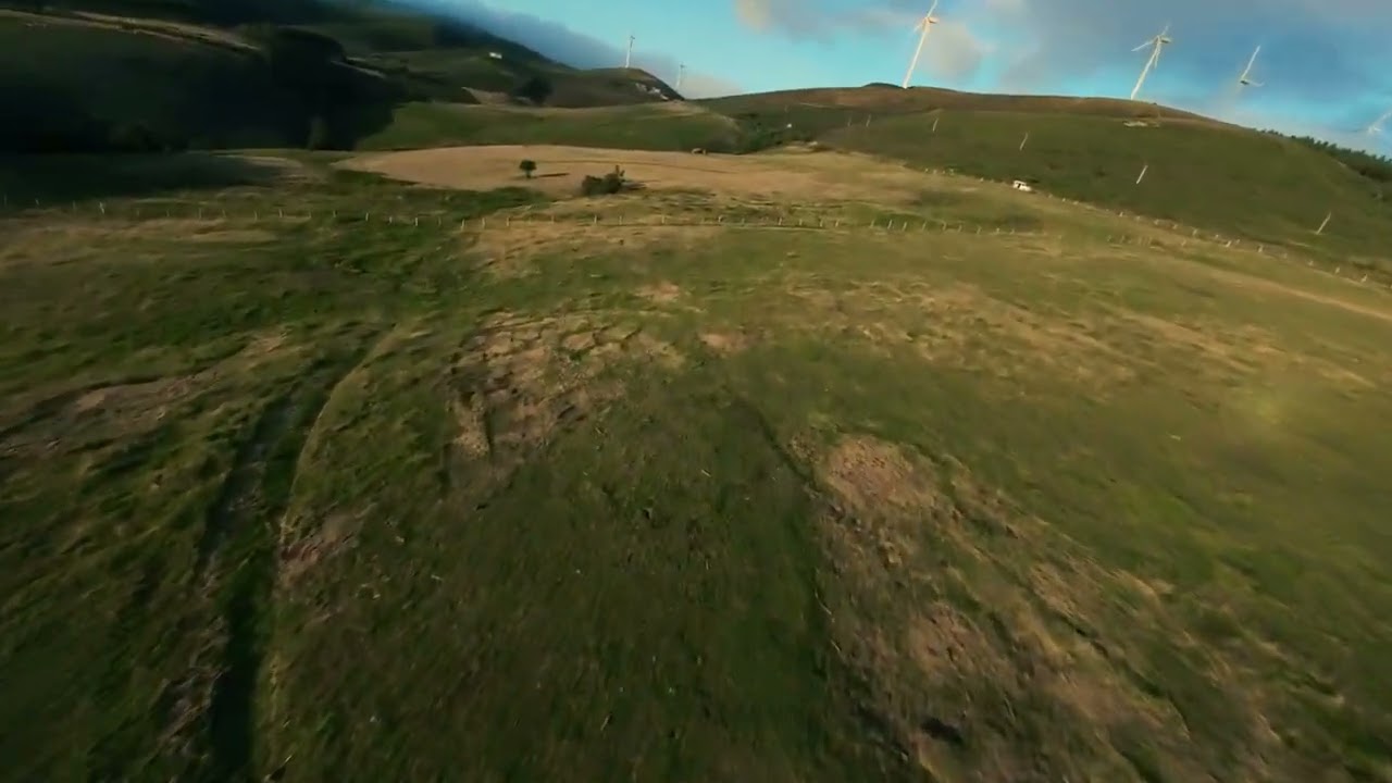 Atardecer en el Alto da Gañidoira. DJI AIR 3 Y DJI AVATA AXISFLYING 3.5.