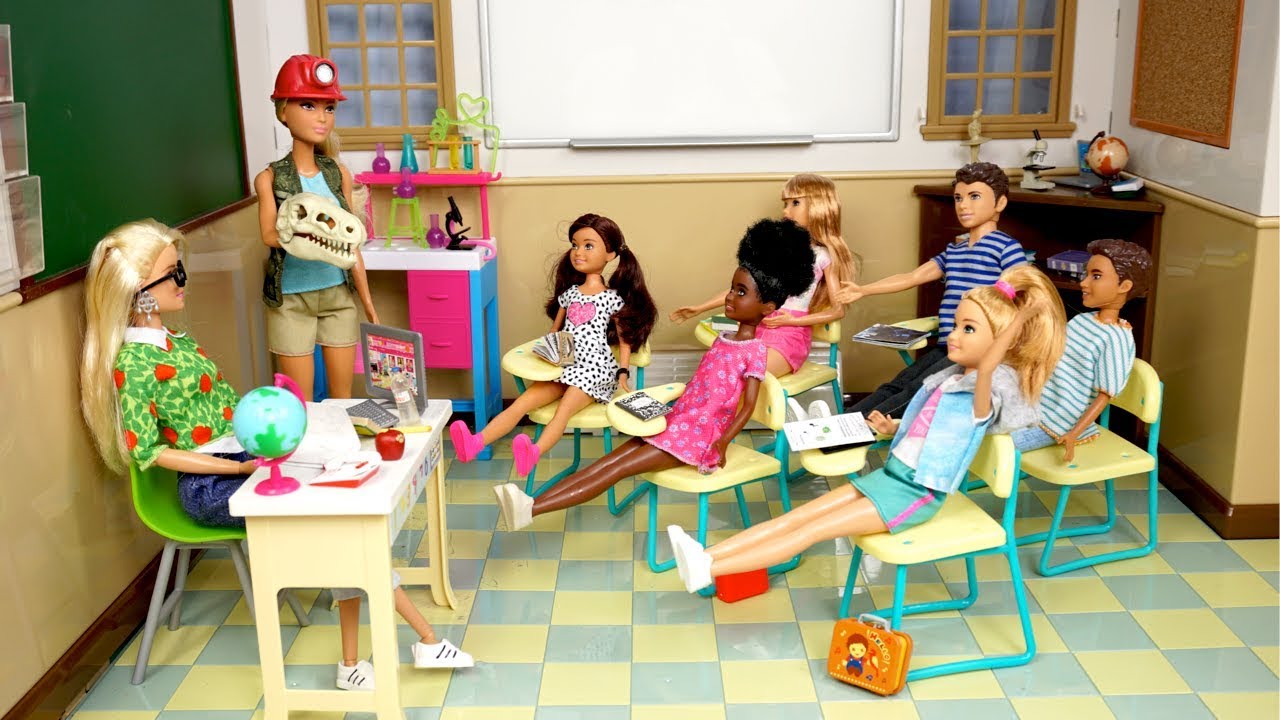 Barbie Teacher Classroom School Routine - Play Career Day and Science class!