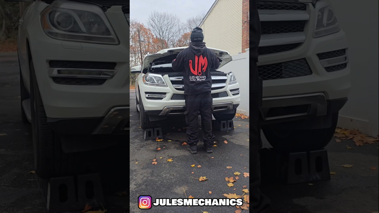2013 Mercedes Benz GL450 oil change in 1 minute 🛠 #mechanic #oilchange #mercedesbenz