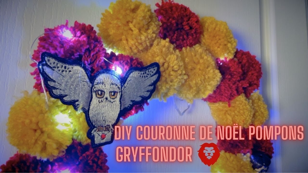 DIY pour réaliser sa propre couronne de Noël... en pompons !