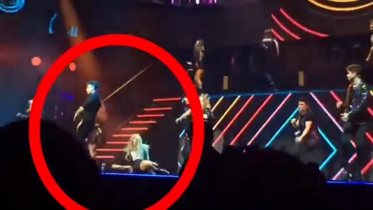 ALGUNAS CAIDAS DE KAROL SEVILLA  EN CONCIERTO 😓| Soy Keillyn