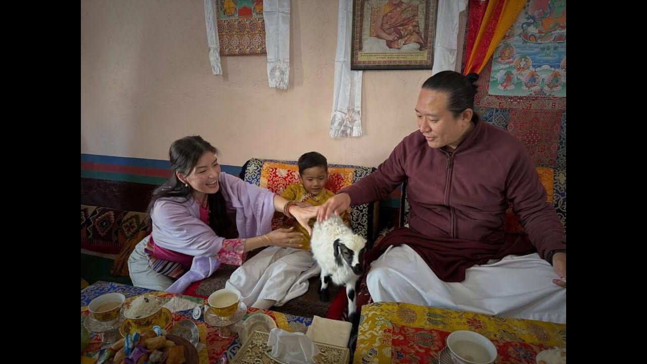 Chungjung villagers with H.H. The 43rd Sakya Trizin Gyana V.  R. , H.E. The 27th Chogye Trichen R.