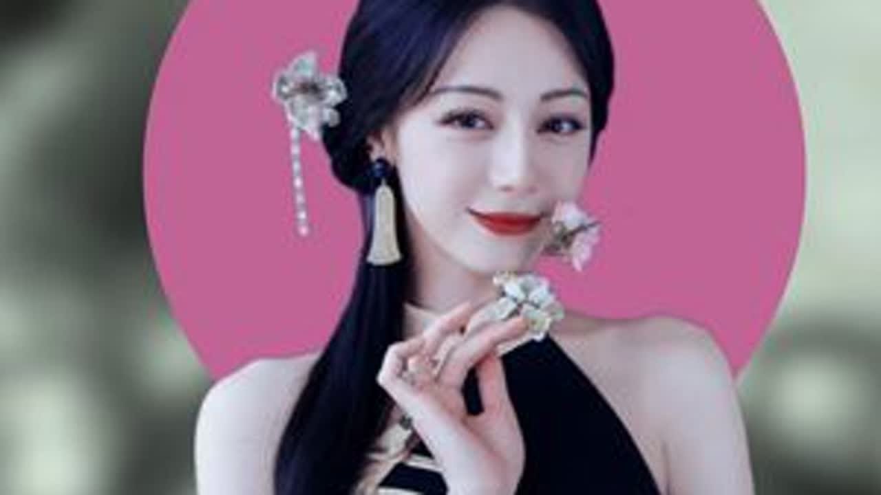 从杨幂出走到祝绪丹解约，嘉行最后摇钱树迪丽热巴，还能撑多久？ #嘉行传媒 #杨幂 #迪丽热巴 #抖音热点记忆2025 #2025影娱年终大赏