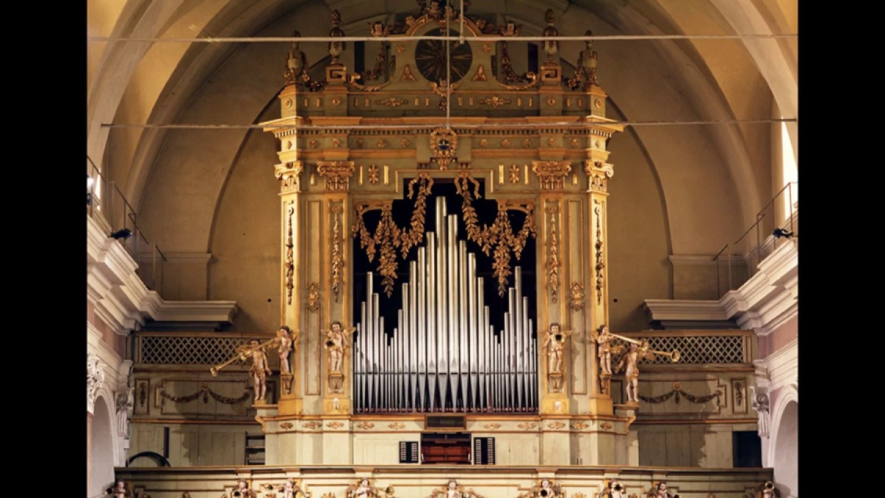 Padre Davide da Bergamo, Alla comunione, played by Luca Scandali