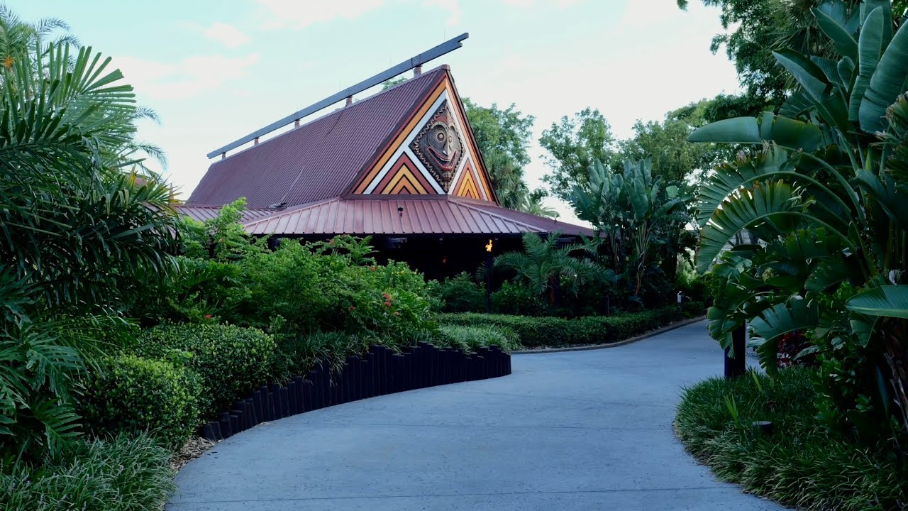 Disney's Polynesian Village Resort 2025 Summer Evening Walkthrough in 4K | Walt Disney World Florida