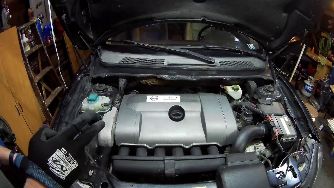 Замена опоры двигателя Volvo XC90 2008 года выпуска.