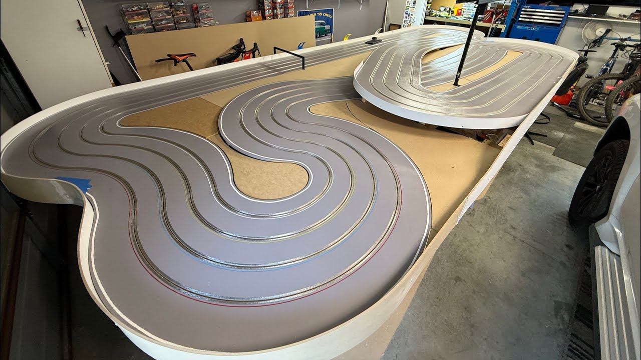 Деталь 6: сборка деревянной трассы для гоночных автомобилей. Элементы внутренней части трассы и б...