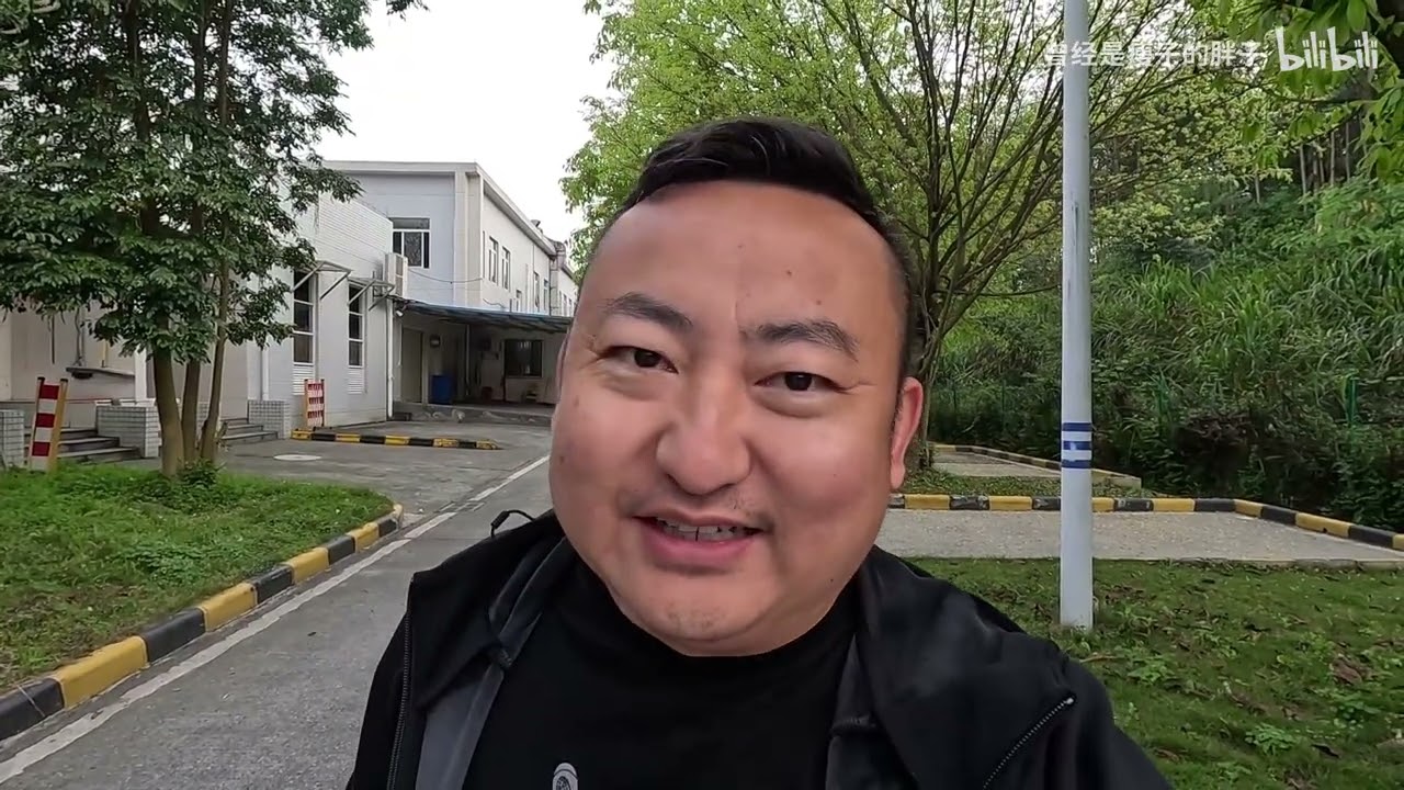 自驾游三亚，从湛江往回返，住韶关服务区，睡车里，吃泡面嘎嘎香