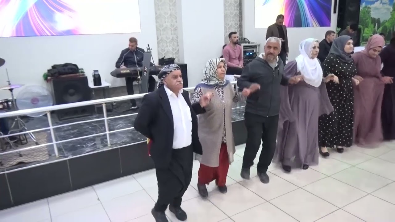 Halay  mücahit fidan ve firyal Ergani Sadi düğün salonu