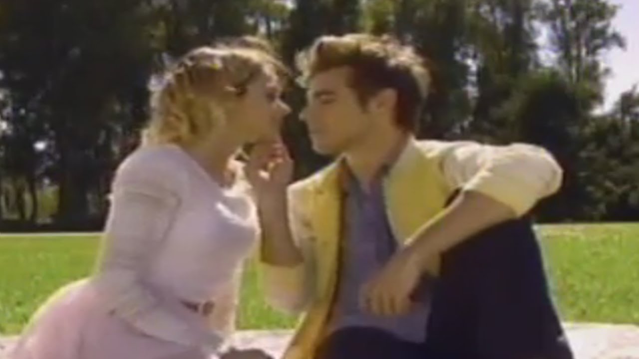 Leon y Violetta casi se besan