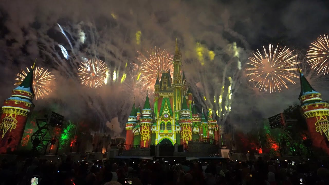 [4K] NEW Minnie's Wonderful Christmastime Fireworks Front and Center - Very Merry Christmas Party