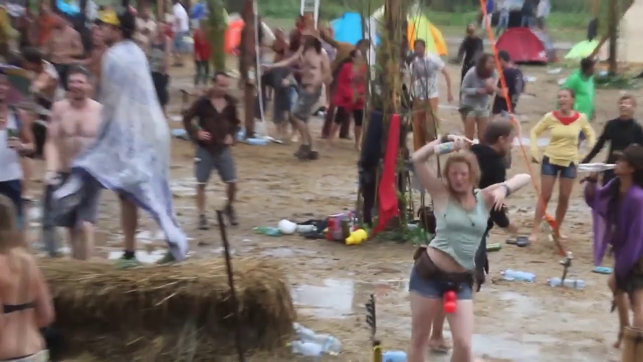 DJ Emok - Empty to Full Dancefloor in 7 minutes (Sun Festival 2014)