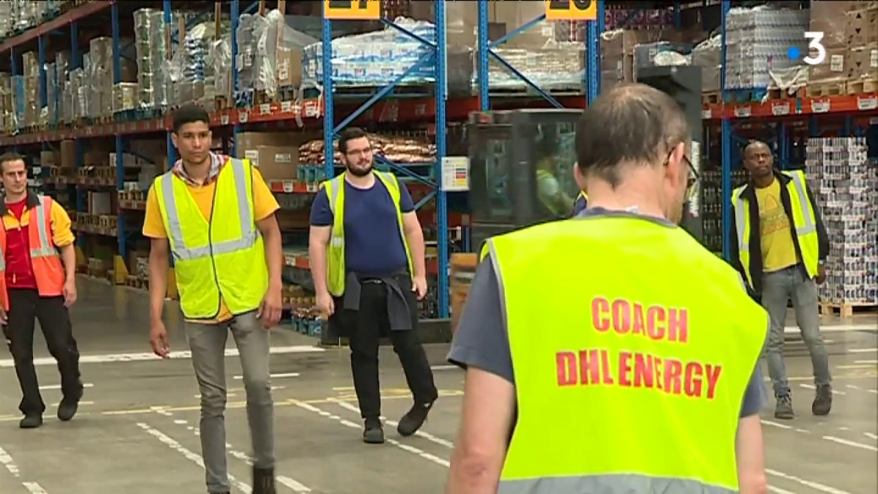 Echauffement musculaire dans entreprise de manutention St-Barth&eacute;l&eacute;my d'Anjou