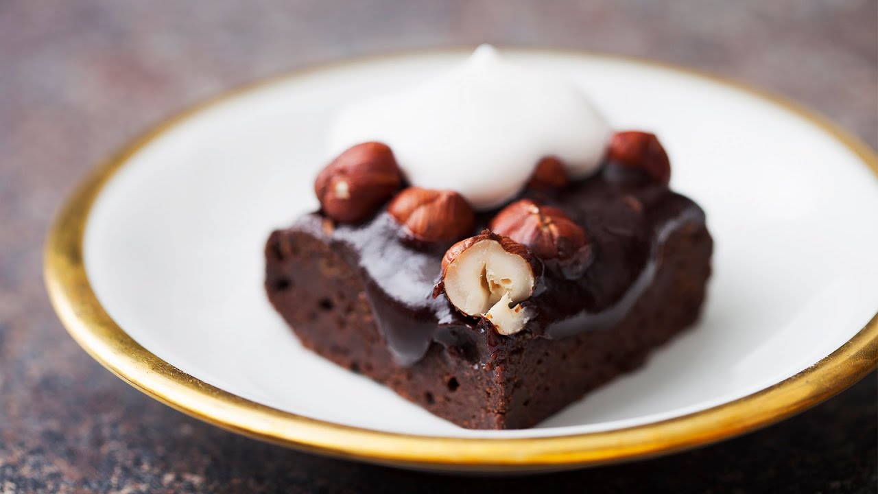 Tofu Brownie med hasselnötsglasyr