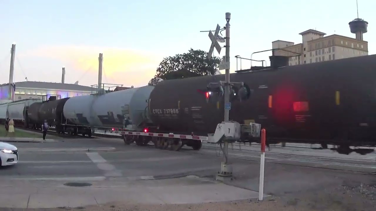 BNSF 4394 @ East Commerce Street, San Antonio, Texas