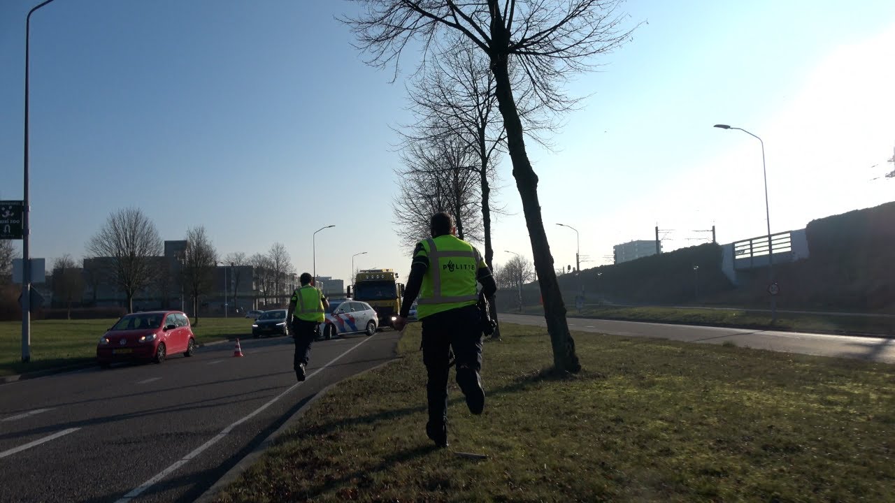 PRIO1 | Agenten rennen naar dienstwagen voor vervolg melding & Andere spoed meldingen in Lelystad!