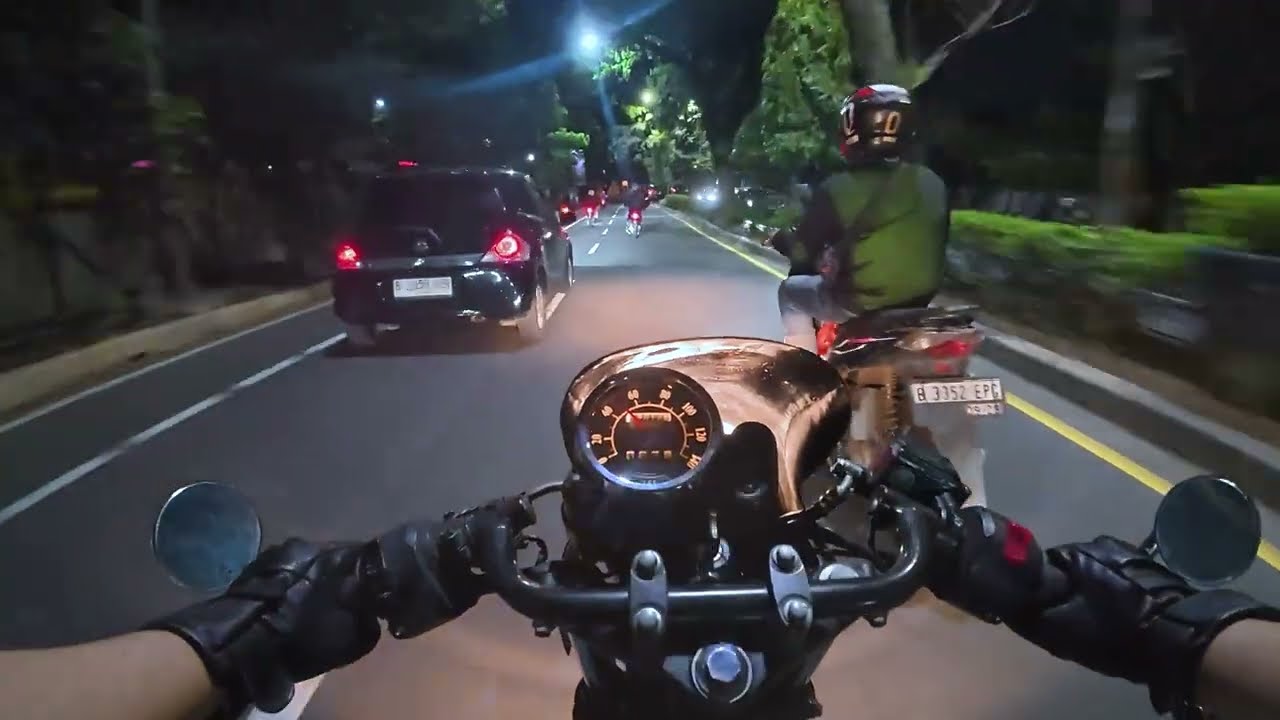 Kawasaki W175 Cafe Racer Raw Sound - Afterwork Hour Night Ride (ft. Benelli PE 250)
