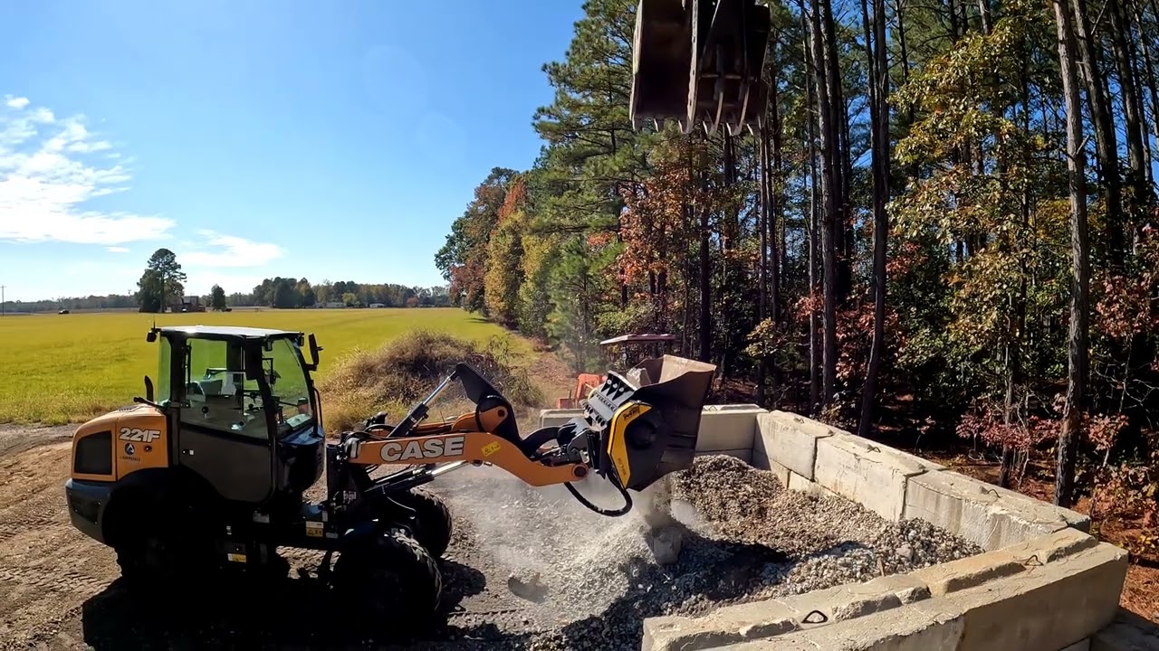 CASE 221F with MB L-160 Crushing Attachment