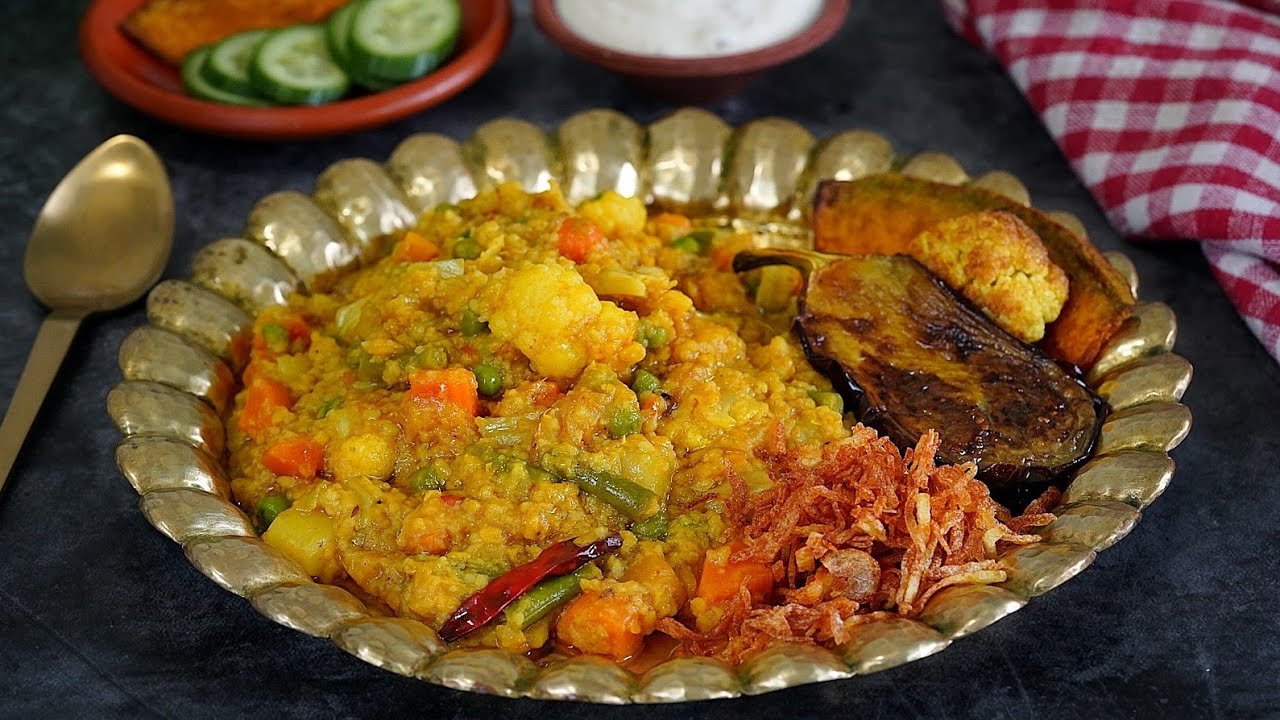 সবজি দিয়ে দুর্দান্ত স্বাদের নিরামিষ খিচুড়ি  | Vegetable Khichdi Bengali | Easy Khichuri Recipe