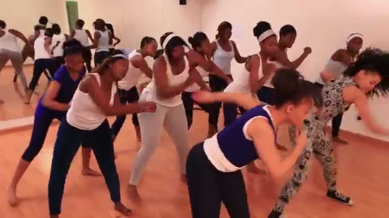 Essential Secrets To A Healthy Looking Skin with Thando Thabethe & NIVEA: Group Exercise