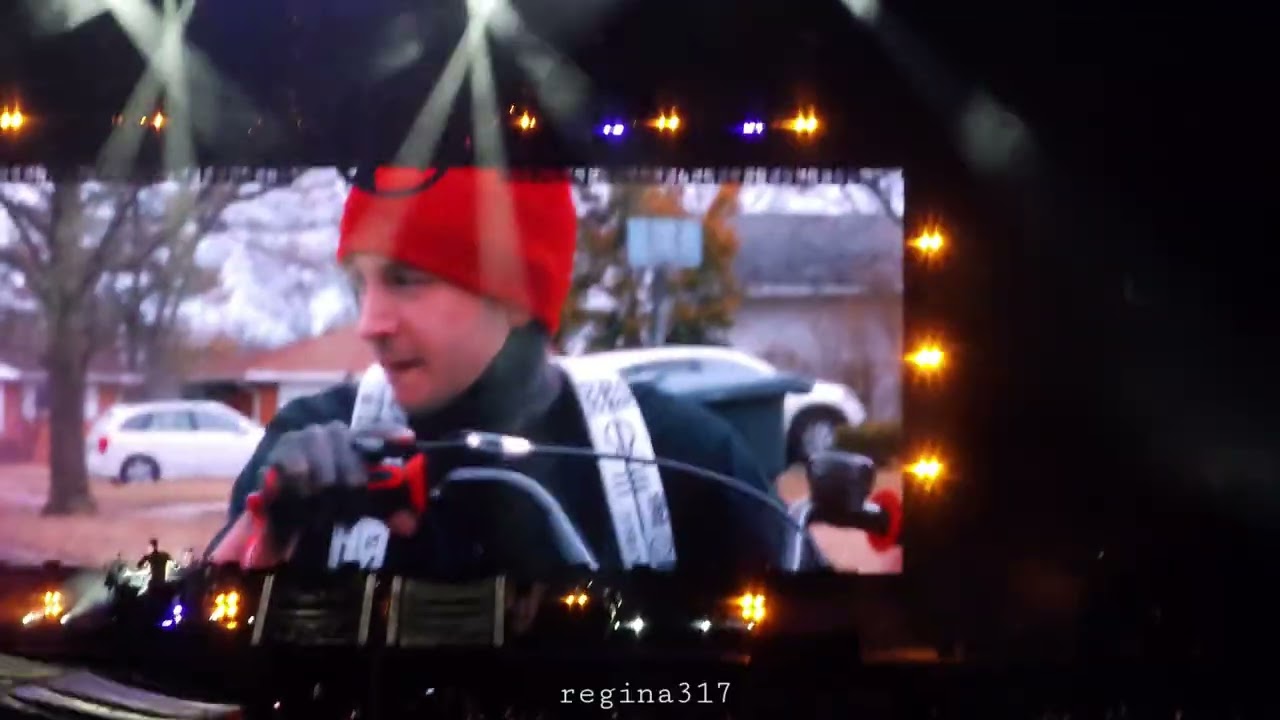Twenty One Pilots The Clancy World Tour in Mexico City -  Midwest Indigo + Stressed Out