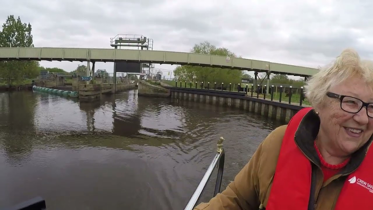 Cruising our narrowboat on the River Great Ouse