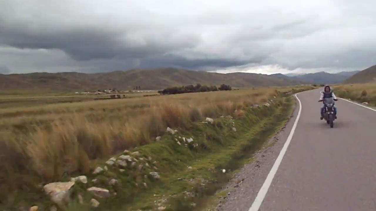 HACIA LA PLAZA DE YANAOCA: Recorrido desde Tungasuca (Dist. Túpac Amaru, Canas-Cusco)