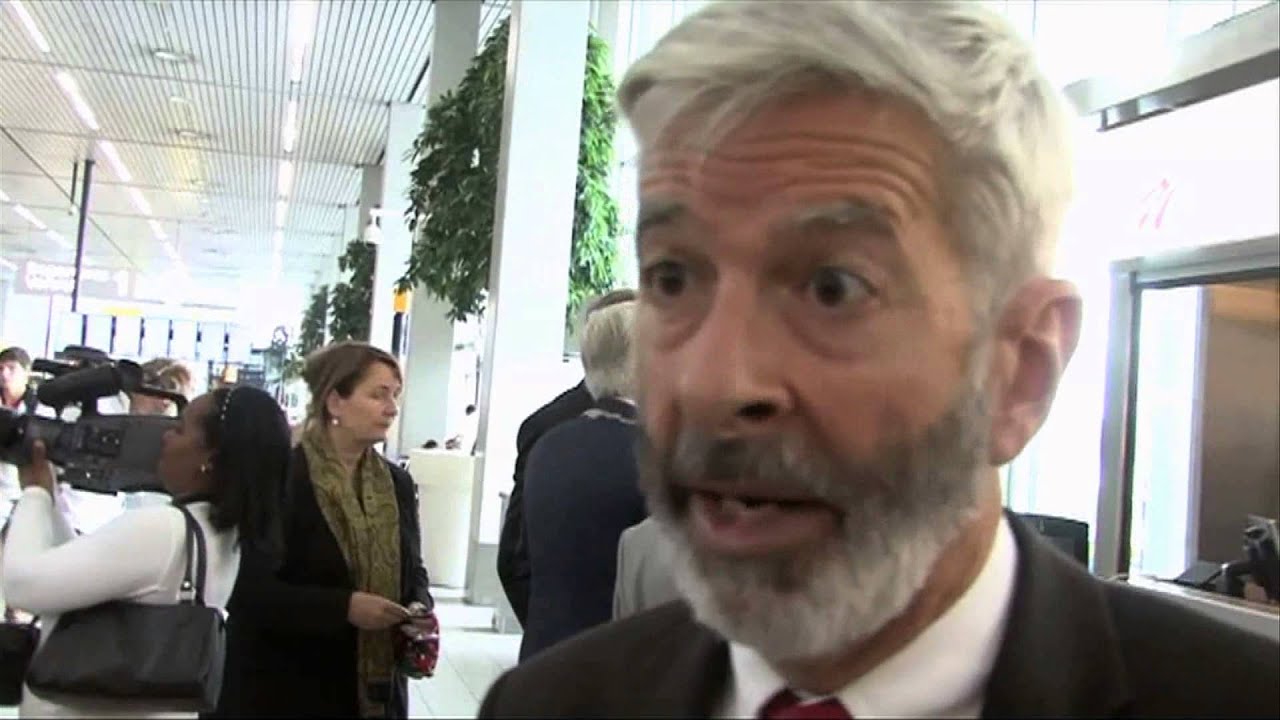 Balie op Schiphol voor nieuwe reisdocumenten en DigiD's