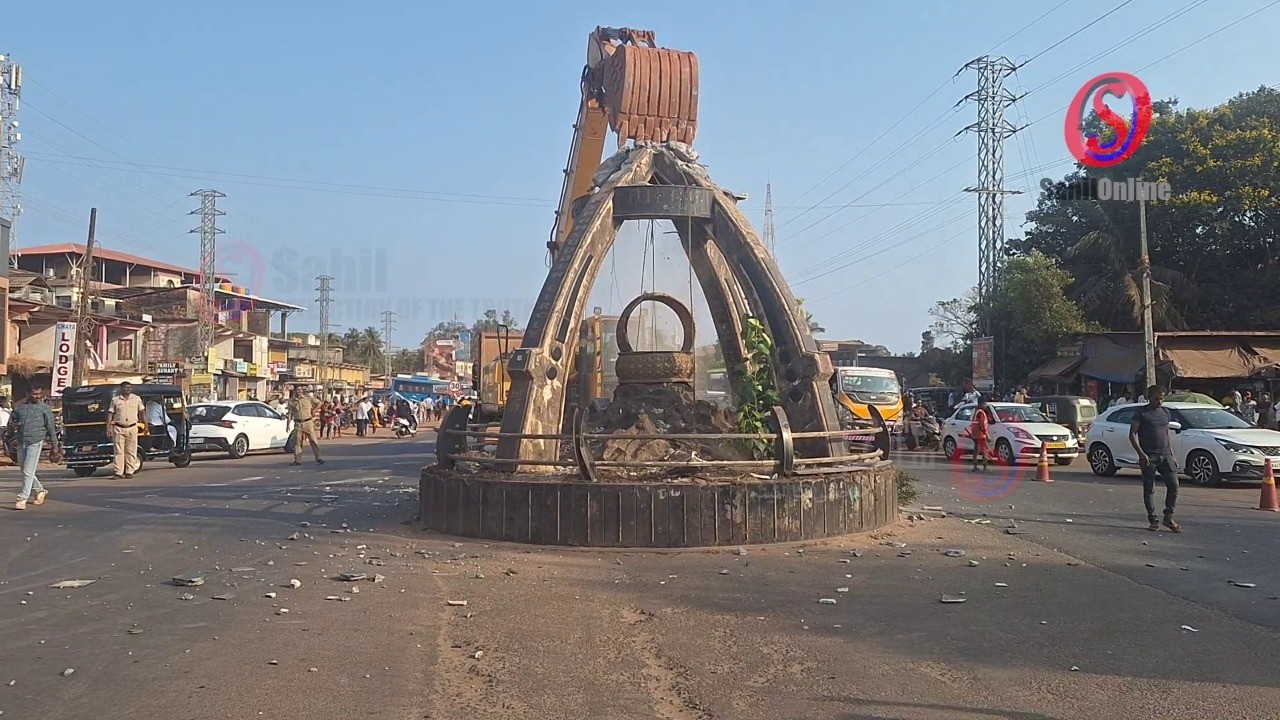 Clock Tower at Shamsuddin Circle Demolished Amid NH-66 Four-Lane Expansion in Bhatkal