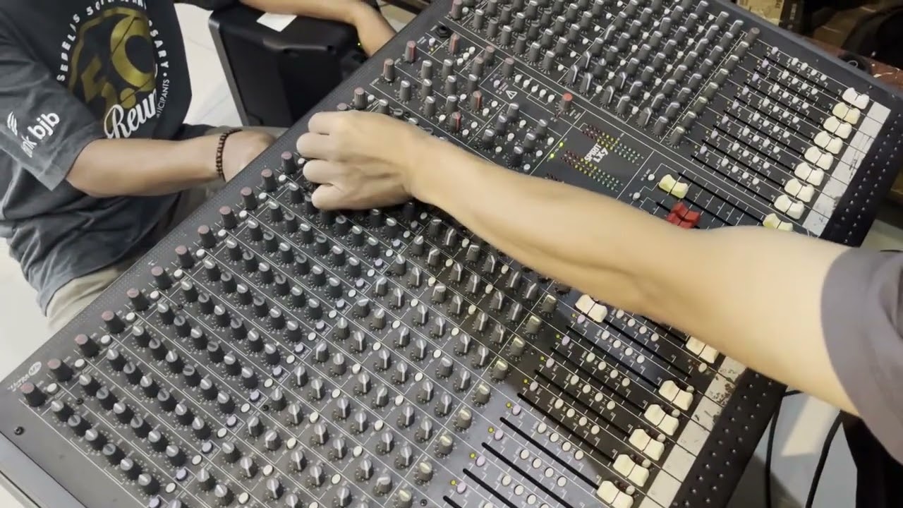 Soundcraft LX7 24ch...England Minat call/wa 082117488400.