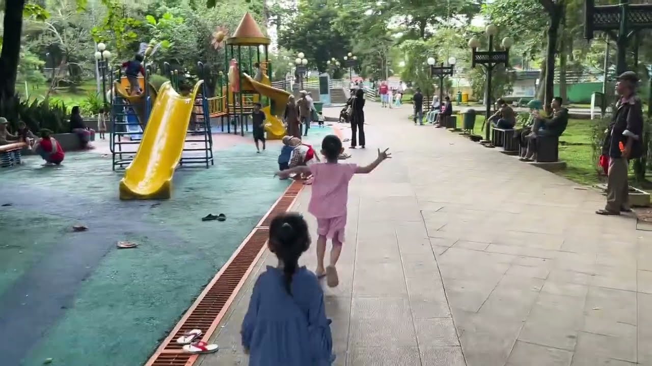WAH ADA IGUANA DI TAMAN PEMDA CIBINONG 