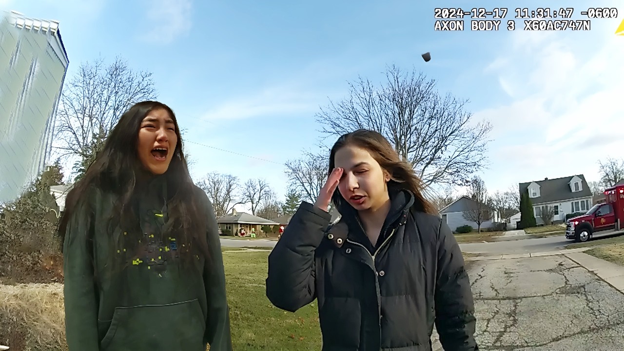 No-Nonsense Cop Puts 2 Entitled Girls in Their Place