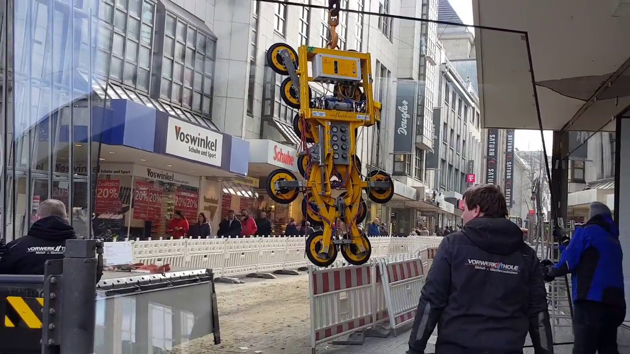 تركيب بللور في المانيا  Installation of glass for shop