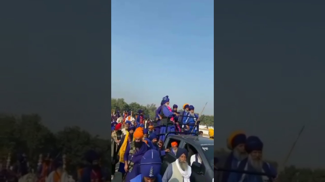 #nihangsingh&nbsp;#kissanektajindabad&nbsp;#wahegurug singh removes barricade at delhi border #shorts
