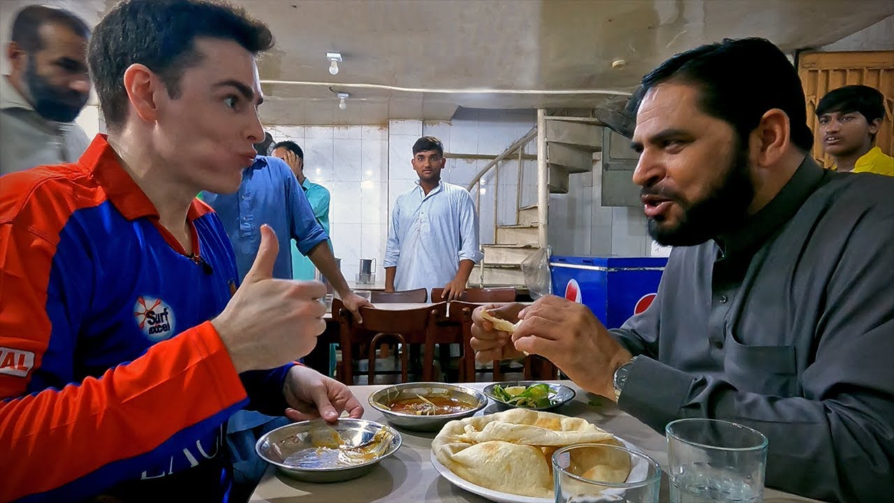 Kind Pakistani Shares His Meal 🇵🇰