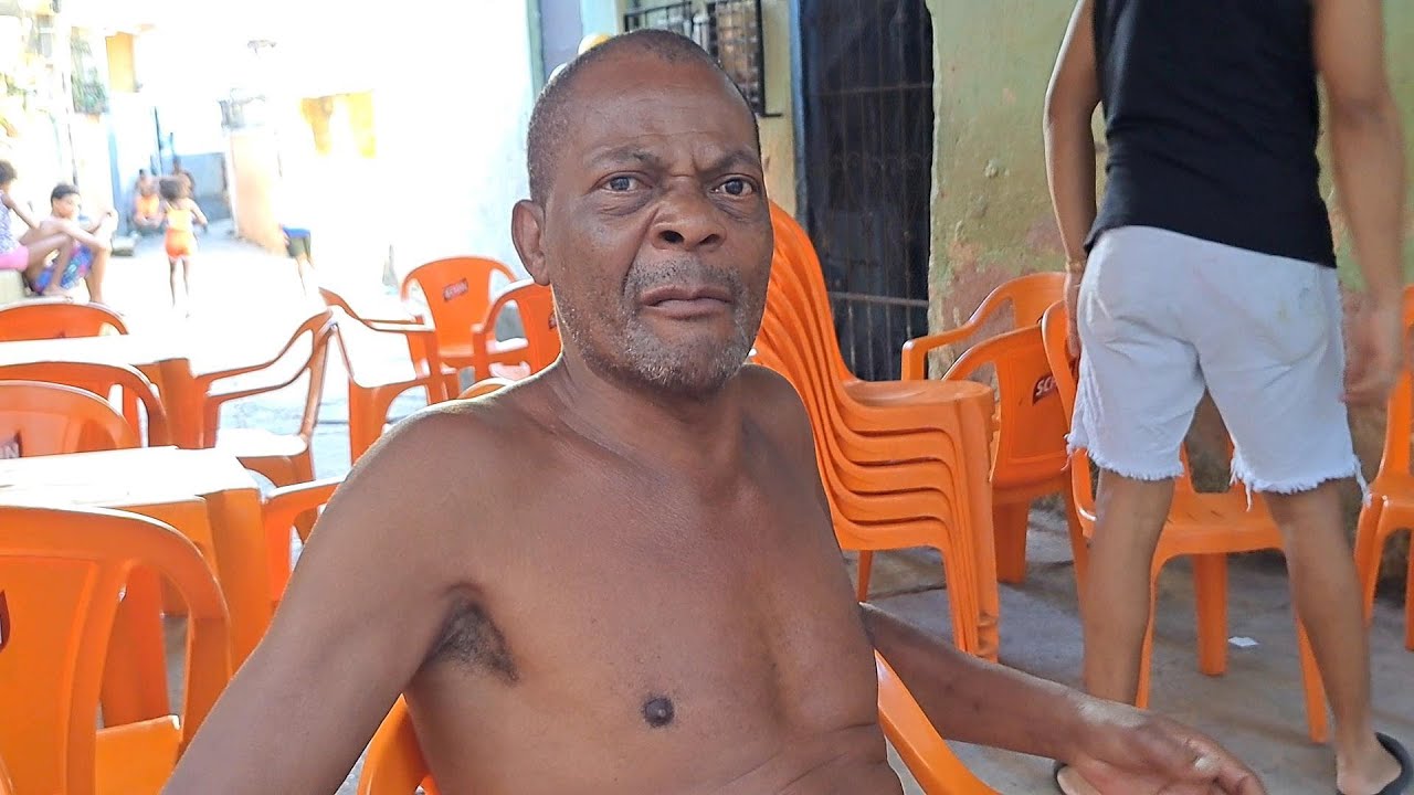 ZUEIRA COM NAL MANDANDO ELOI TOMAR BANHO QUE TA FEDENDO