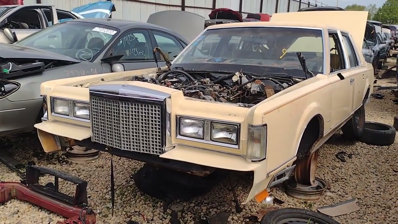 1985 or 1989? Lincoln town car junkyard find