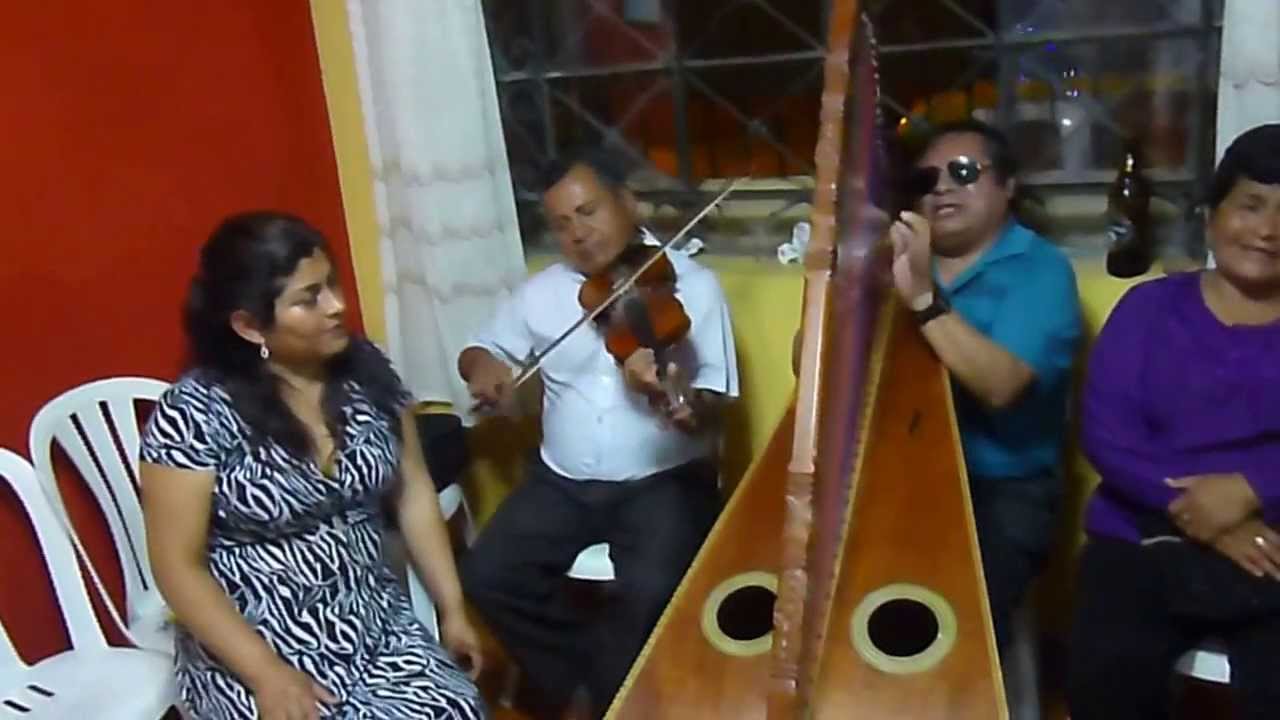 Maran Cuculi en solo de arpa y violín.
